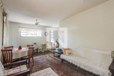 Sala de casa à venda com 3 quartos, 210m² em Passo da Areia, Porto Alegre