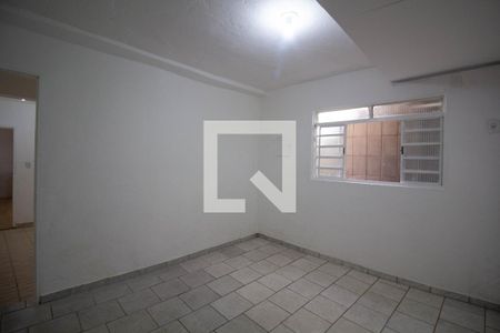 Quarto 1 de casa para alugar com 2 quartos, 80m² em Vila Carmosina, São Paulo