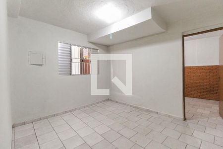 Quarto 2 de casa para alugar com 3 quartos, 80m² em Vila Carmosina, São Paulo