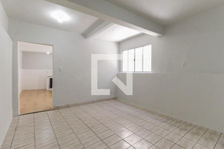 Quarto 1 de casa para alugar com 3 quartos, 80m² em Vila Carmosina, São Paulo