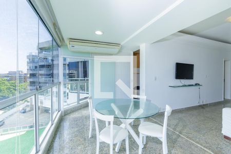 Sala de apartamento para alugar com 2 quartos, 66m² em Barra da Tijuca, Rio de Janeiro