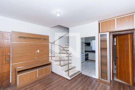 Sala de casa de condomínio à venda com 2 quartos, 94m² em Industrial, Contagem