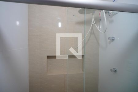 Banheiro de apartamento à venda com 1 quarto, 40m² em São Geraldo, Porto Alegre