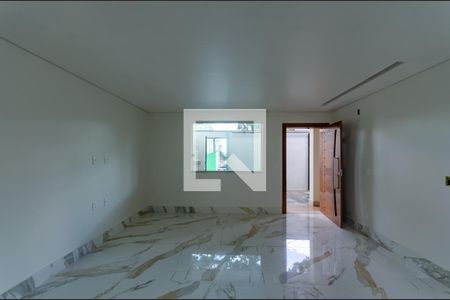 Sala de casa à venda com 3 quartos, 130m² em Sinimbu, Belo Horizonte