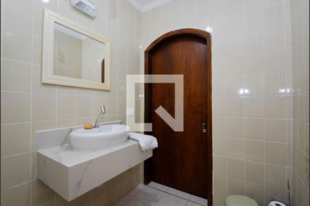 Casa à venda com 250m², 3 quartos e 2 vagas Casa à venda com 250m², 3 quartos e 2 vagasBanheiro/Suíte