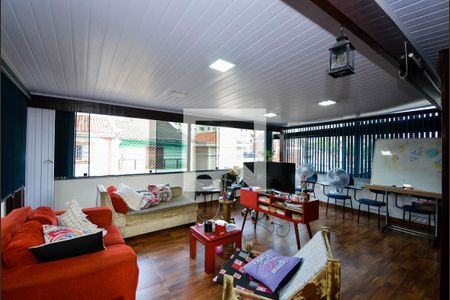 Casa à venda com 250m², 3 quartos e 2 vagas Casa à venda com 250m², 3 quartos e 2 vagasSala de TV
