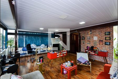 Casa à venda com 250m², 3 quartos e 2 vagas Casa à venda com 250m², 3 quartos e 2 vagasSala de TV
