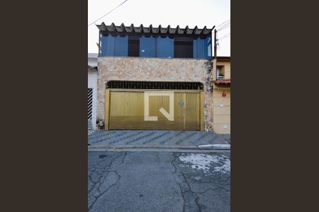 Casa à venda com 250m², 3 quartos e 2 vagas Casa à venda com 250m², 3 quartos e 2 vagasFachada