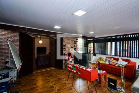 Casa à venda com 250m², 3 quartos e 2 vagas Casa à venda com 250m², 3 quartos e 2 vagasSala de TV