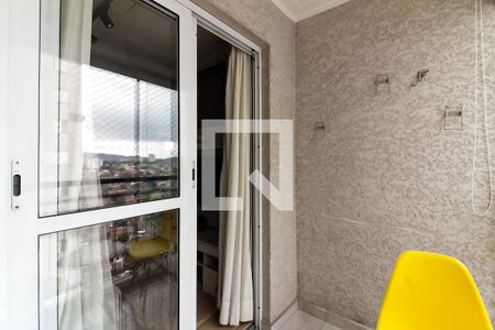 Sacada da Sala de apartamento para alugar com 2 quartos, 52m² em Parque Maria Domitila, São Paulo