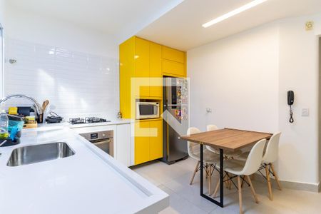 Casa à venda com 107m², 3 quartos e 2 vagas Casa à venda com 107m², 3 quartos e 2 vagasCozinha