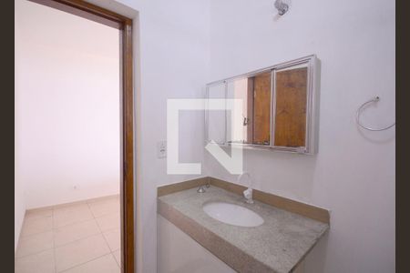 Banheiro  de kitnet/studio para alugar com 1 quarto, 20m² em Vila das Mercês, São Paulo