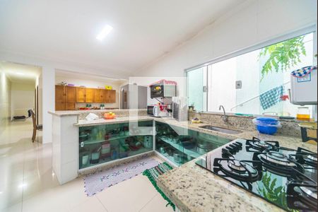 Casa à venda com 252m², 3 quartos e 4 vagas Casa à venda com 252m², 3 quartos e 4 vagasCozinha