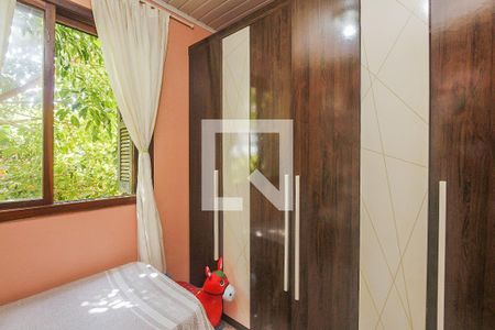 Quarto 2 de casa à venda com 2 quartos, 60m² em Passo da Areia, Porto Alegre