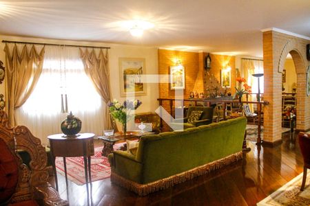 Casa à venda com 761m², 3 quartos e 6 vagas Casa à venda com 761m², 3 quartos e 6 vagasSala