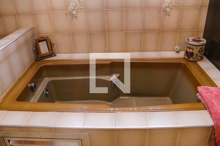 Casa à venda com 761m², 3 quartos e 6 vagas Casa à venda com 761m², 3 quartos e 6 vagasBanheiro da Suíte 2