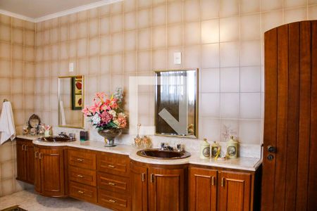 Casa à venda com 761m², 3 quartos e 6 vagas Casa à venda com 761m², 3 quartos e 6 vagasBanheiro da Suíte 1