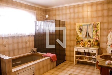 Casa à venda com 761m², 3 quartos e 6 vagas Casa à venda com 761m², 3 quartos e 6 vagasBanheiro da Suíte 2