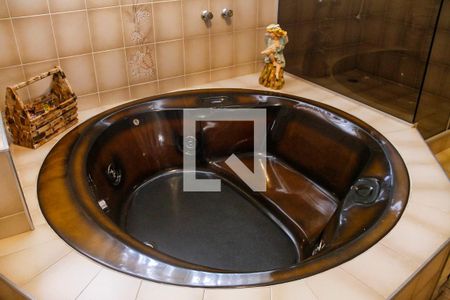 Casa à venda com 761m², 3 quartos e 6 vagas Casa à venda com 761m², 3 quartos e 6 vagasBanheiro da Suíte 1