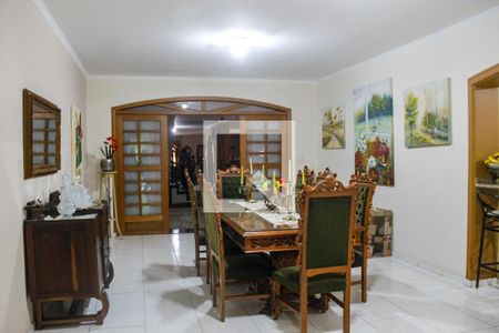 Casa à venda com 761m², 3 quartos e 6 vagas Casa à venda com 761m², 3 quartos e 6 vagasCozinha