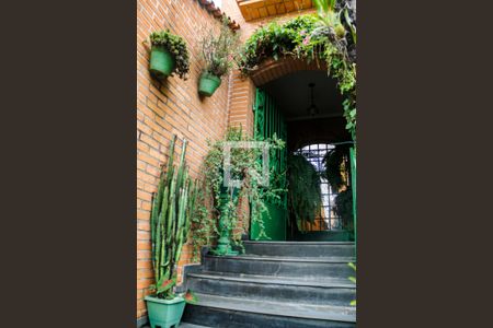 Casa à venda com 761m², 3 quartos e 6 vagas Casa à venda com 761m², 3 quartos e 6 vagasFachada