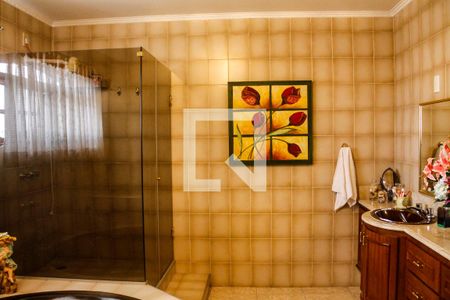 Casa à venda com 761m², 3 quartos e 6 vagas Casa à venda com 761m², 3 quartos e 6 vagasBanheiro da Suíte 1