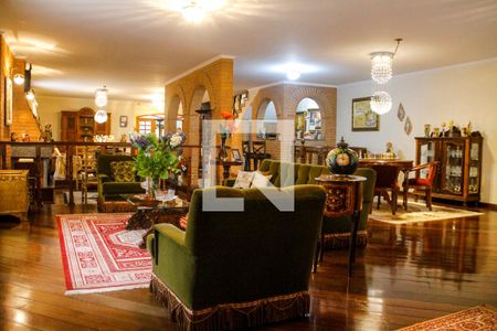 Casa à venda com 761m², 3 quartos e 6 vagas Casa à venda com 761m², 3 quartos e 6 vagasSala