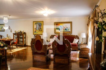 Casa à venda com 761m², 3 quartos e 6 vagas Casa à venda com 761m², 3 quartos e 6 vagasSala