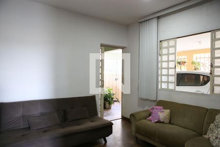 Sala  de casa à venda com 3 quartos, 400m² em Glória, Belo Horizonte