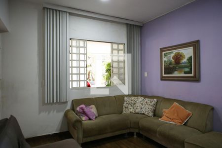 Sala  de casa à venda com 3 quartos, 400m² em Glória, Belo Horizonte