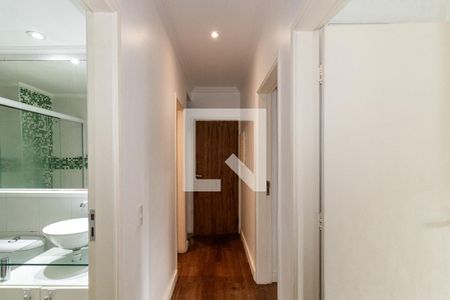 Corredor para os quartos de apartamento para alugar com 3 quartos, 89m² em Vila Olímpia, São Paulo