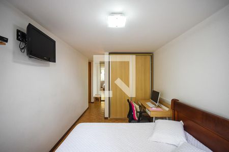 Apartamento à venda com 180m², 4 quartos e 4 vagas Apartamento à venda com 180m², 4 quartos e 4 vagasSuíte