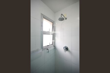 Apartamento à venda com 180m², 4 quartos e 4 vagas Apartamento à venda com 180m², 4 quartos e 4 vagasChuveiro do banheiro da suíte