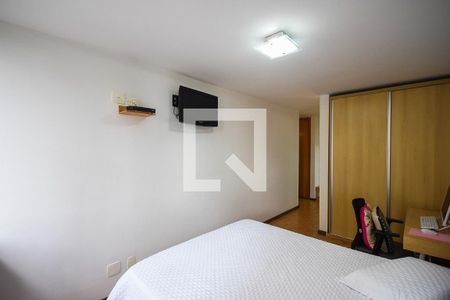 Apartamento à venda com 180m², 4 quartos e 4 vagas Apartamento à venda com 180m², 4 quartos e 4 vagasSuíte