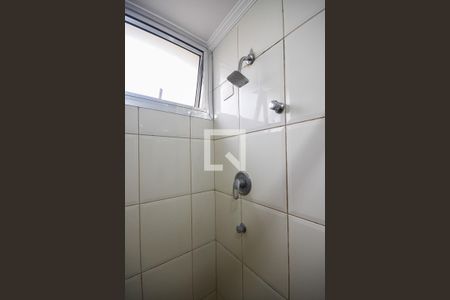 Apartamento à venda com 180m², 4 quartos e 4 vagas Apartamento à venda com 180m², 4 quartos e 4 vagasChuveiro do banheiro