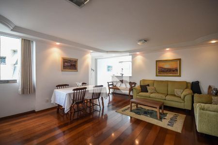 Apartamento à venda com 180m², 4 quartos e 4 vagas Apartamento à venda com 180m², 4 quartos e 4 vagasSala