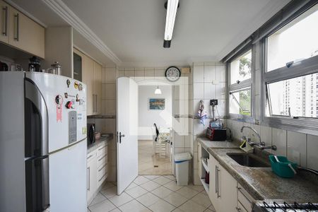 Apartamento à venda com 180m², 4 quartos e 4 vagas Apartamento à venda com 180m², 4 quartos e 4 vagasCozinha