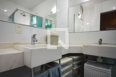 Apartamento à venda com 180m², 4 quartos e 4 vagas Apartamento à venda com 180m², 4 quartos e 4 vagasBanheiro suíte