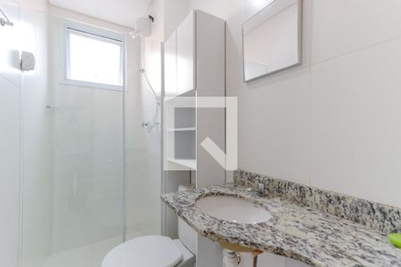 Banheiro de apartamento para alugar com 1 quarto, 28m² em Vila Mazzei, São Paulo