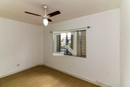 Quarto 1 de casa para alugar com 3 quartos, 80m² em Vila Vitorio Mazzei, São Paulo