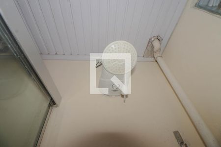 Banheiro de kitnet/studio para alugar com 1 quarto, 29m² em Floresta, Porto Alegre