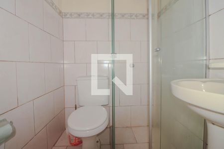 Banheiro de kitnet/studio para alugar com 1 quarto, 29m² em Floresta, Porto Alegre