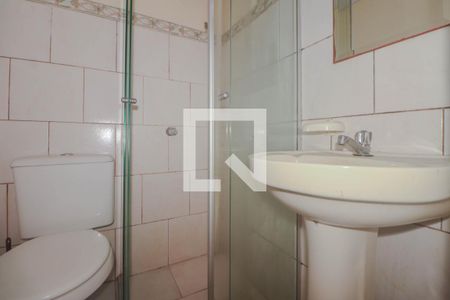 Banheiro de kitnet/studio para alugar com 1 quarto, 29m² em Floresta, Porto Alegre