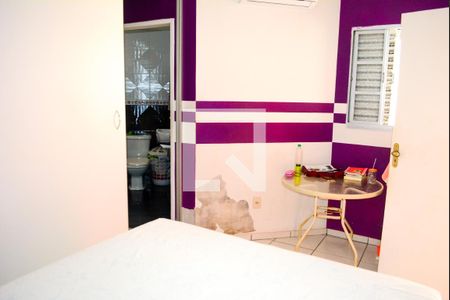 Quarto 1 com banheiro e closet de casa para alugar com 3 quartos, 200m² em Jardim das Margaridas, Salvador