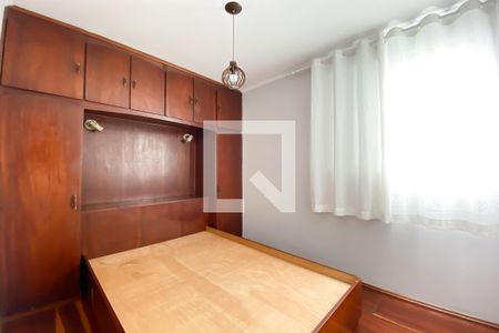 Quarto 2 de apartamento para alugar com 2 quartos, 45m² em Vila Yolanda, Osasco