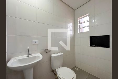 Banheiro de kitnet/studio para alugar com 1 quarto, 25m² em Jardim Monte Azul, São Paulo