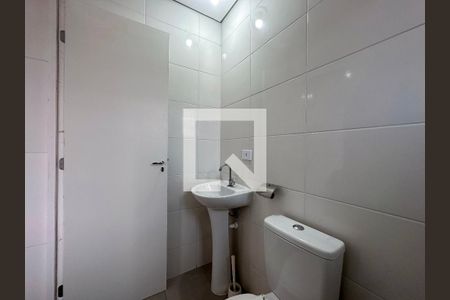 Banheiro de kitnet/studio para alugar com 1 quarto, 25m² em Jardim Monte Azul, São Paulo