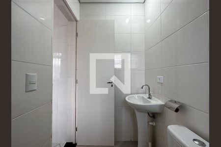 Banheiro de kitnet/studio para alugar com 1 quarto, 25m² em Jardim Monte Azul, São Paulo