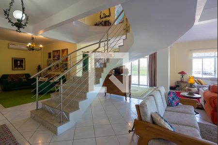 Sala de casa à venda com 4 quartos, 200m² em Vila Nova, Porto Alegre