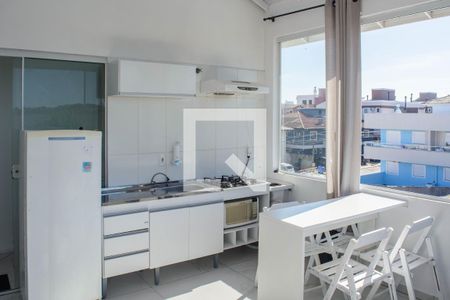 Mesa de Jantar + Cozinha de kitnet/studio para alugar com 1 quarto, 34m² em Ingleses do Rio Vermelho, Florianópolis